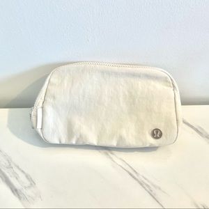 NWT 🍋 SHIPS OUT TOMORROW Lululemon Everywhere Belt Bag in White Opal 🤍